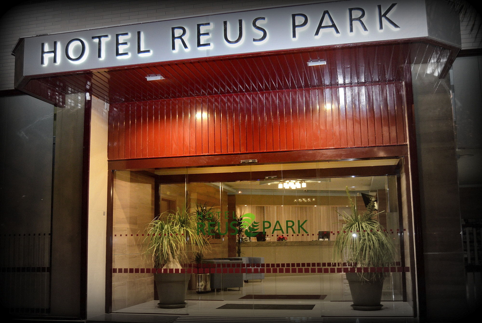 Hotel Reus Park Exterior photo